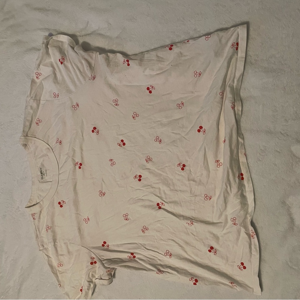 Old Navy White T‑Shirt with Small Red Detail